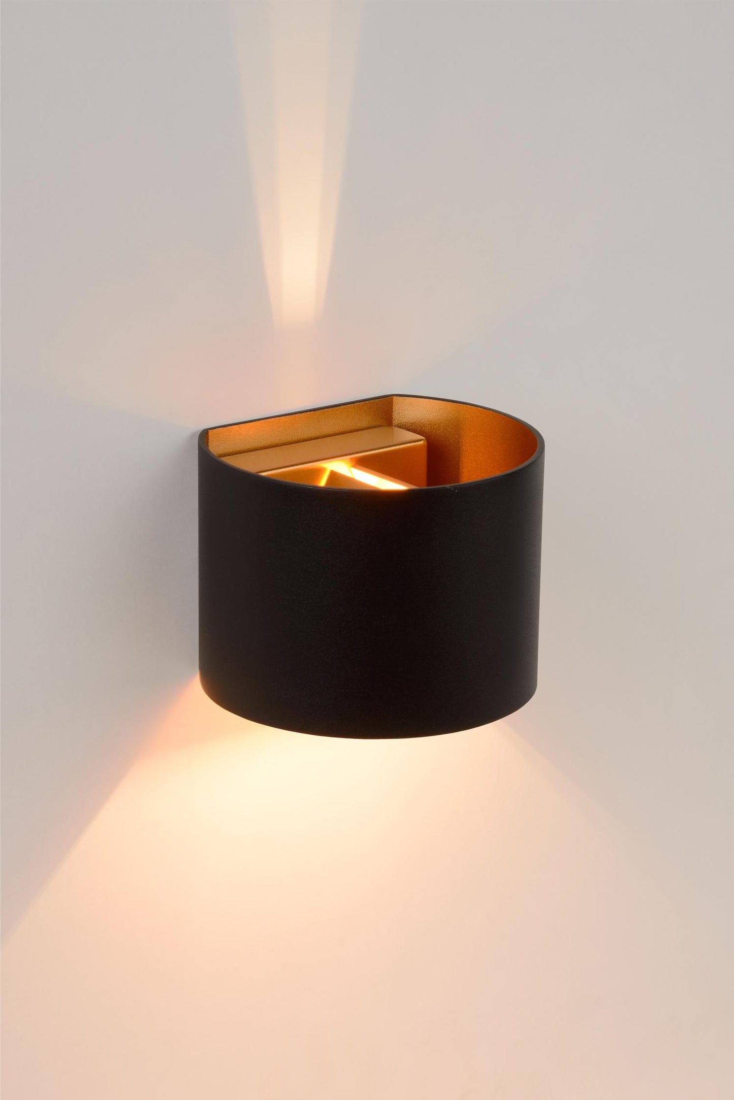 Wandlamp XIO zwart-goud rond incl. Led